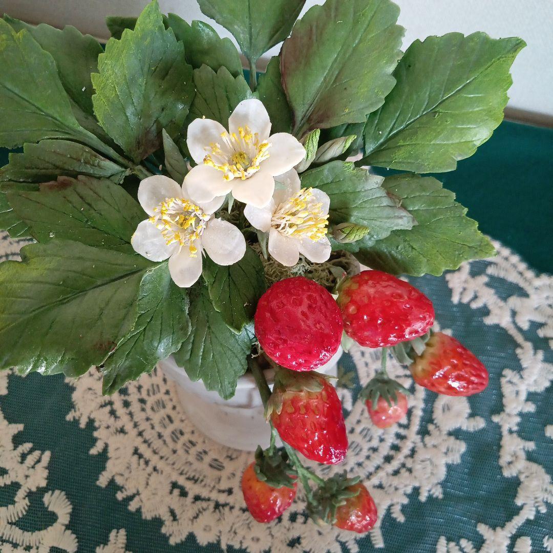 専用 イチゴの鉢植えとスイトピーアレンジ クレイフラワー