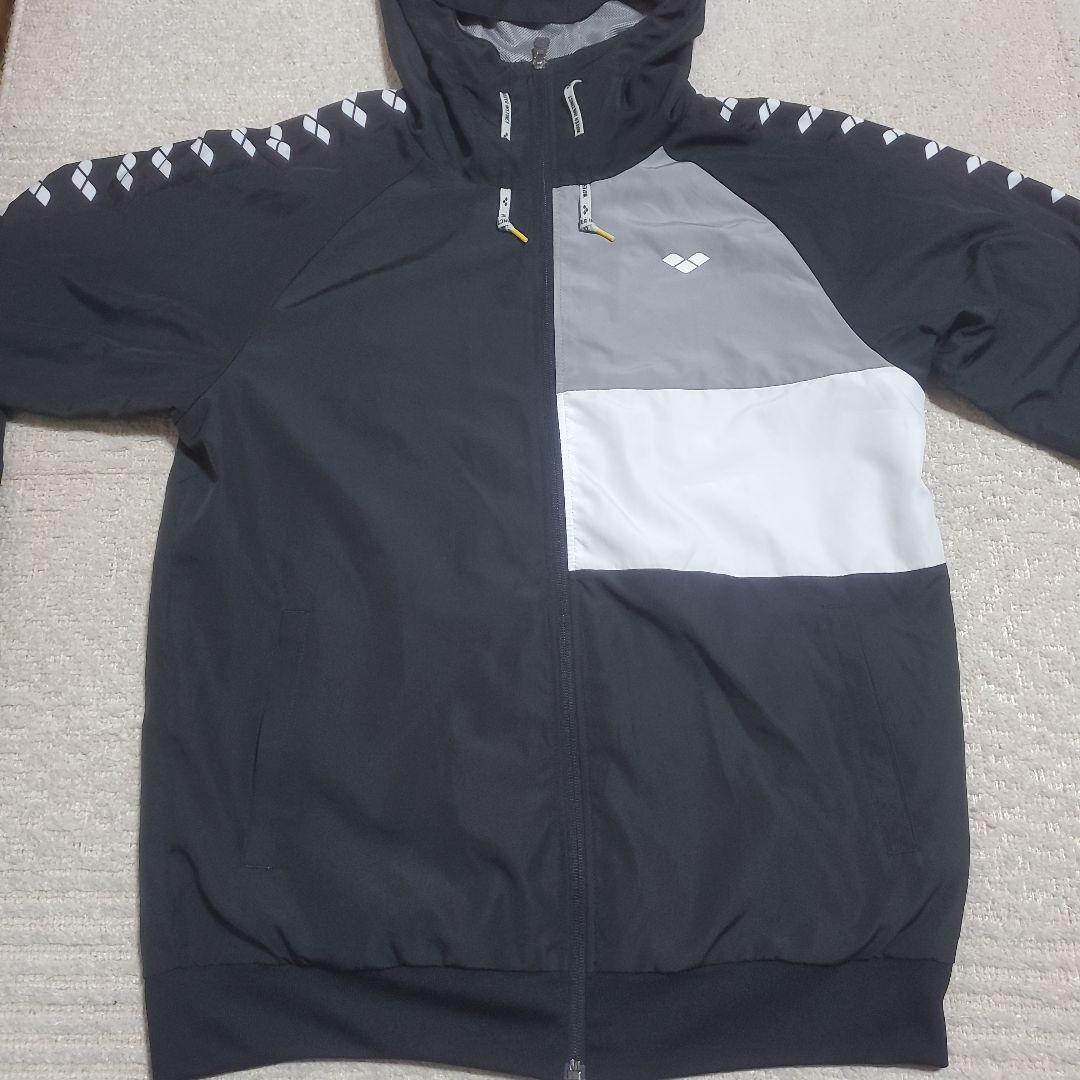 【美品】arenaフード付ナイロンジャージ　上下　　メンズL　黒　パンツ2way