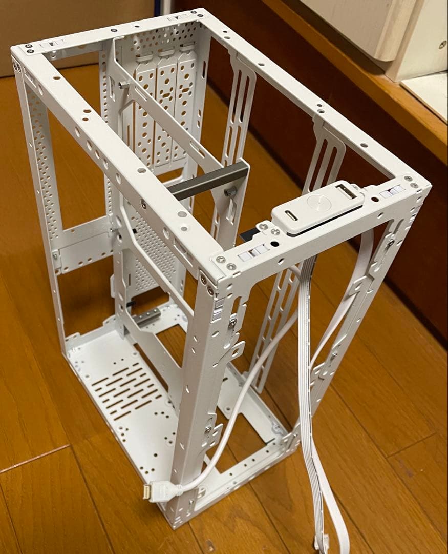 SSUPD MESHROOM S WT PCI5(ライザーケーブル破損あり)