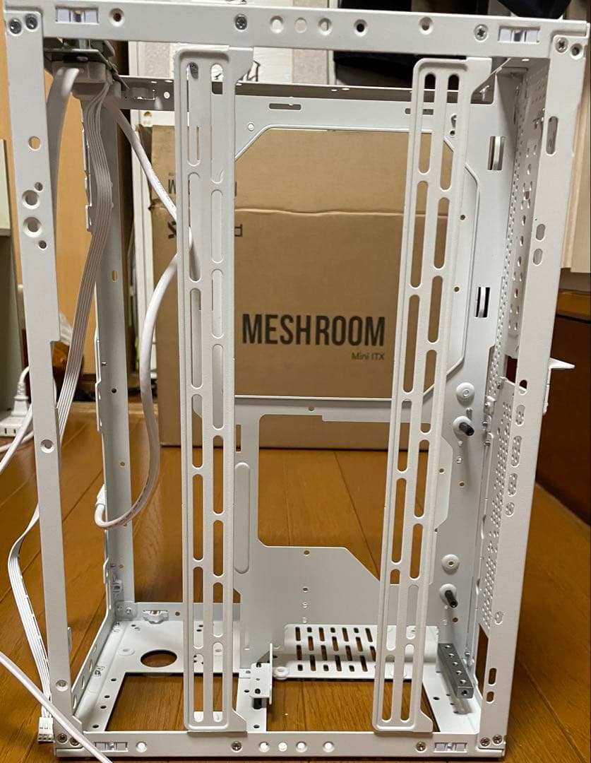 SSUPD MESHROOM S WT PCI5(ライザーケーブル破損あり)