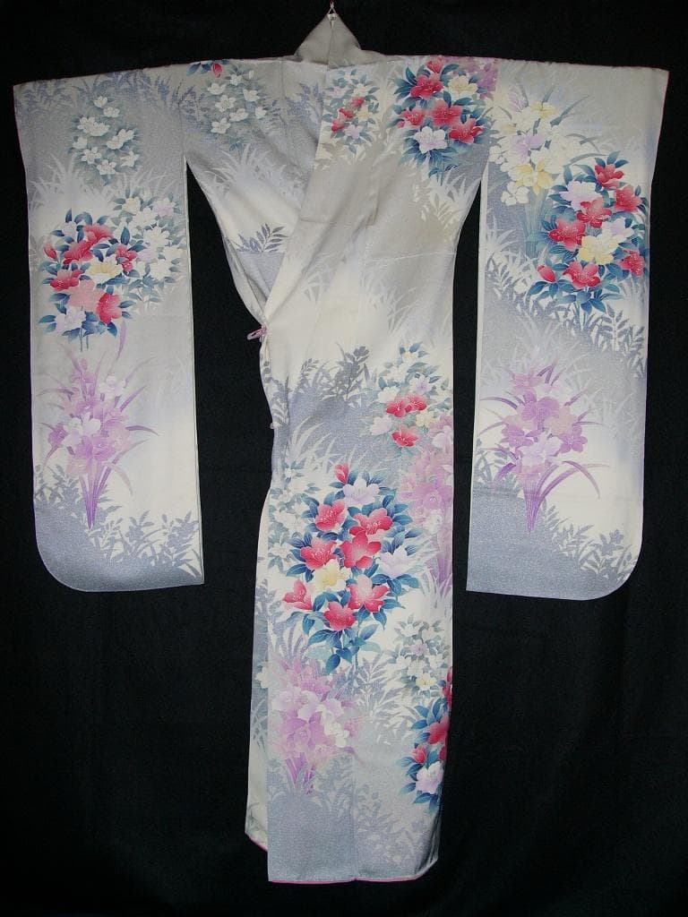 か*草様 白色元禄華柄 全絹 身丈約152㎝裄約62㎝ 未使用超美品並３点セット