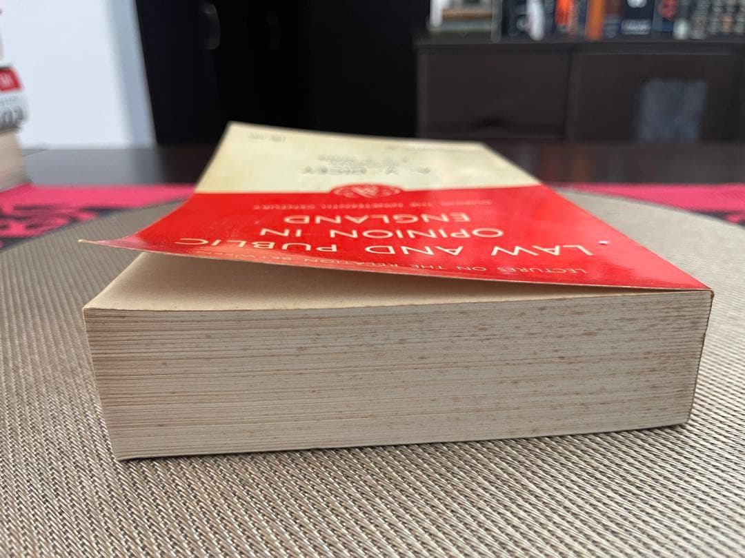 洋書 Law and Public Opinion in England