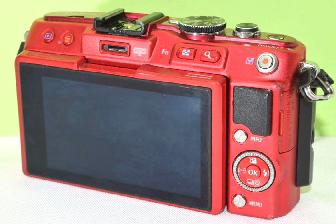 OLYMPUS E-PL6 レッド　☆送料無料☆