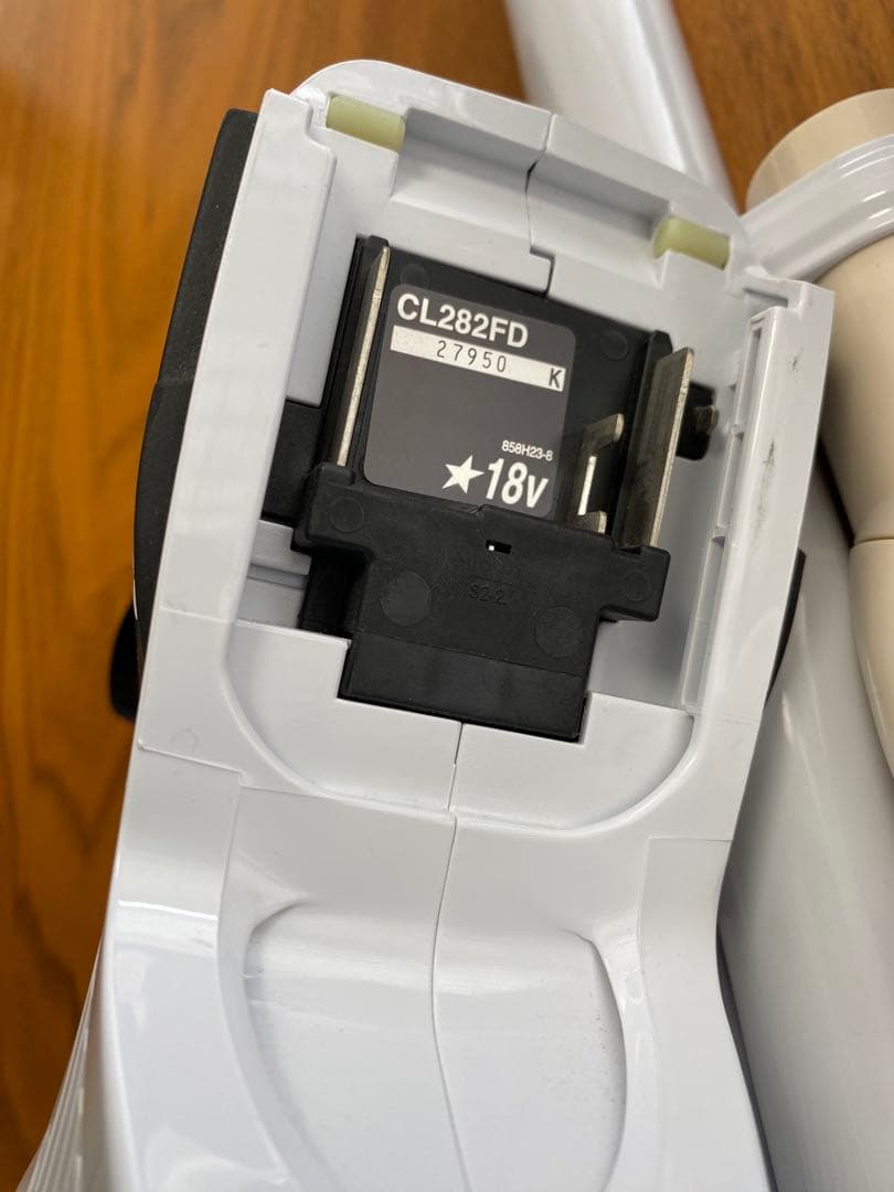 マキタ　充電式クリーナー　CL282FD 中古超美品　充電器セット