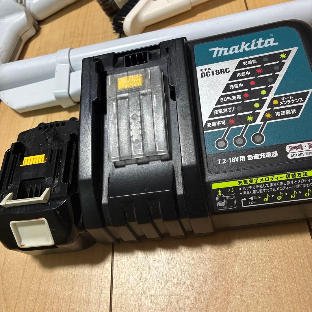 マキタ　充電式クリーナー　CL181FD 掃除機　18V ホワイト