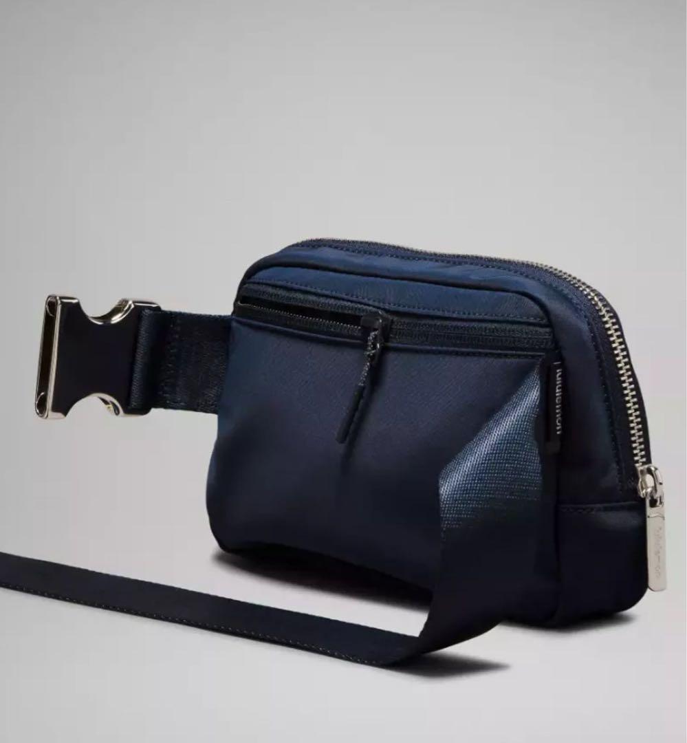 新品 ルルレモン ベルトバッグ - Navy