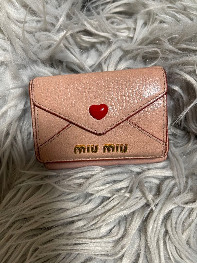 Miu Miu ベージュ 三つ折り財布