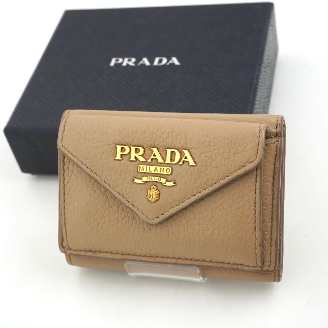 ✨プレゼント梱包✨PRADA ミニ財布　シボ革　ヴィッテロダイノ　三つ折り　刻印