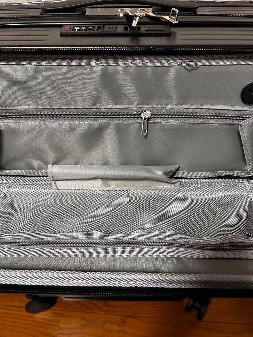 【大幅値下げ】大型スーツケース 大型 前開きUSB 軽量 カップホルダー静音　黒