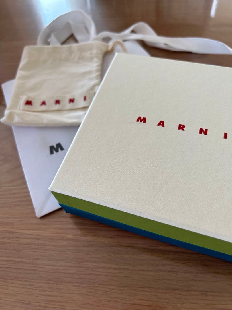 マルニ　財布