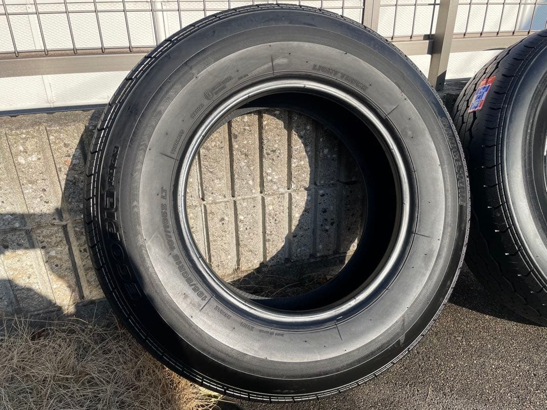 ハイエース純正タイヤ　BRIDGESTONE 195/80R15 中古4本セット