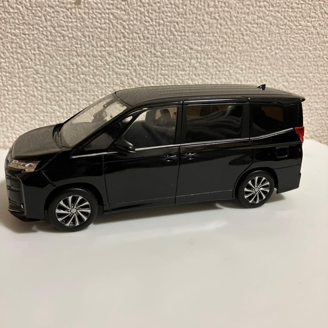 90ノア　カラーサンプル　ミニカー　送料込み！