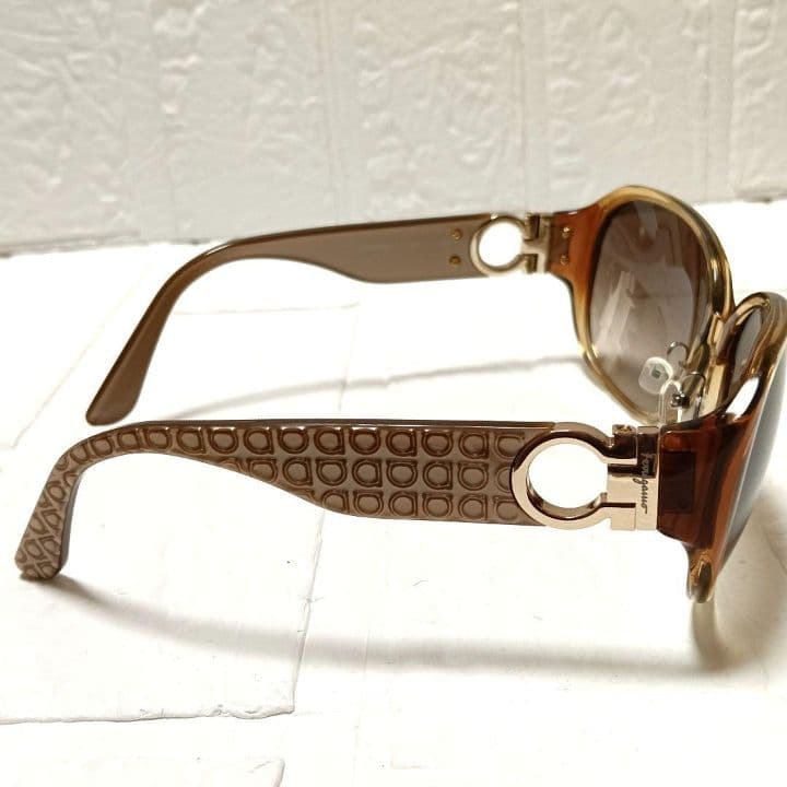 2140 Salvatore Ferragamo サングラス SF609 SA