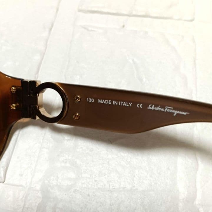 2140 Salvatore Ferragamo サングラス SF609 SA