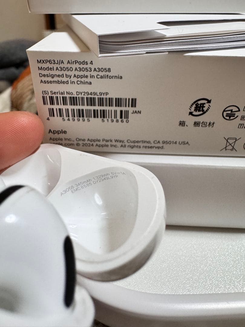 AirPods4本体 ホワイト 充電ケース付き
