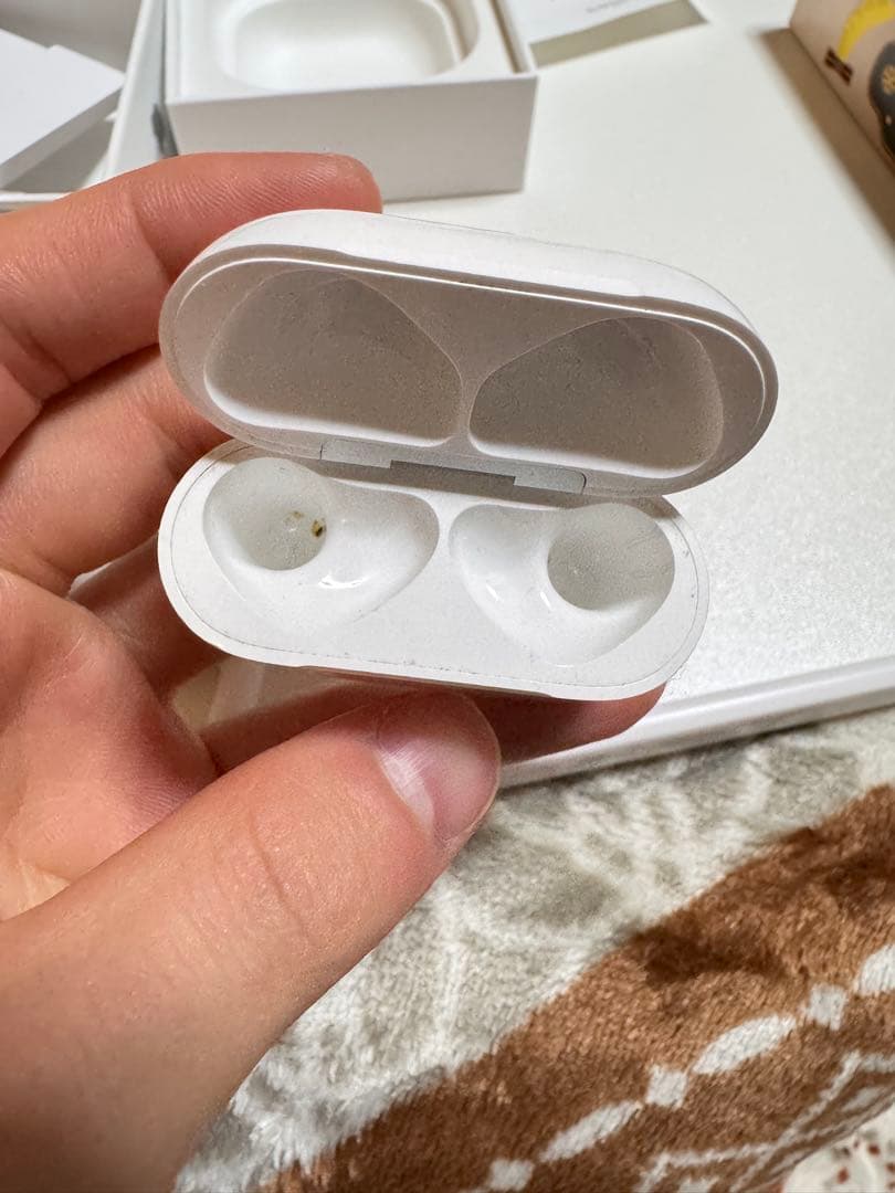 AirPods4本体 ホワイト 充電ケース付き