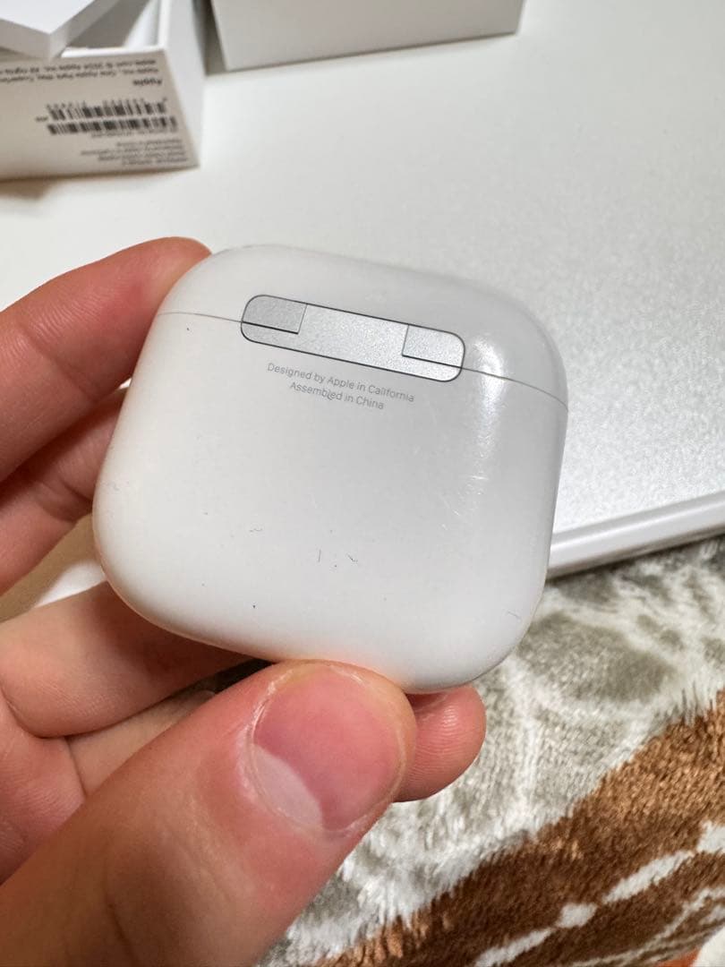 AirPods4本体 ホワイト 充電ケース付き