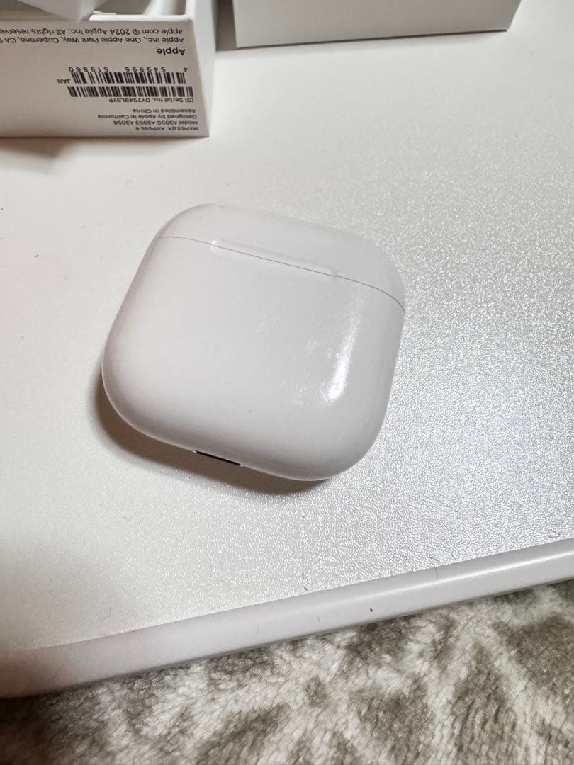 AirPods4本体 ホワイト 充電ケース付き