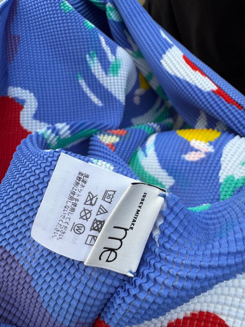 me by ISSEY MIYAKE 2022 半袖　ハイネック　プリーツ