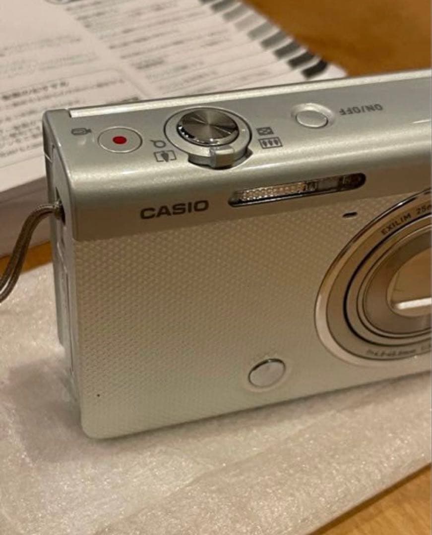 ✨美品✨CASIO EXILIM EX-ZR60 コンパクトデジタルカメラ
