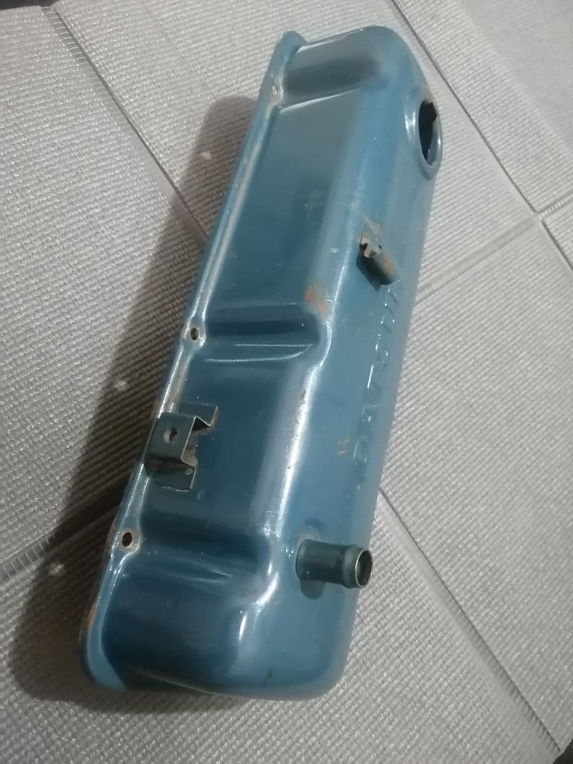 中古　A型エンジンダットサンロゴヘッドカバー　サニトラb110 b310 サニー