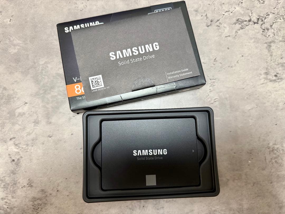 Samsung 860 EVO 500GB SSD (ほぼ新品)