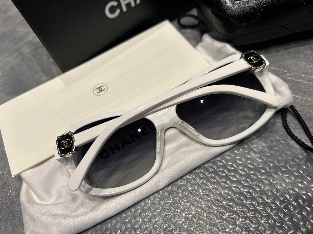 CHANEL サングラス ブラック ホワイト