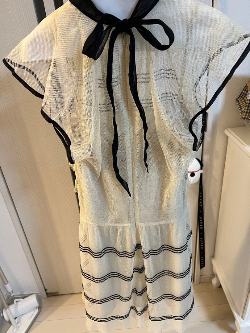 RED VALENTINO アイボリー ストライプ ワンピース3/28まで出品