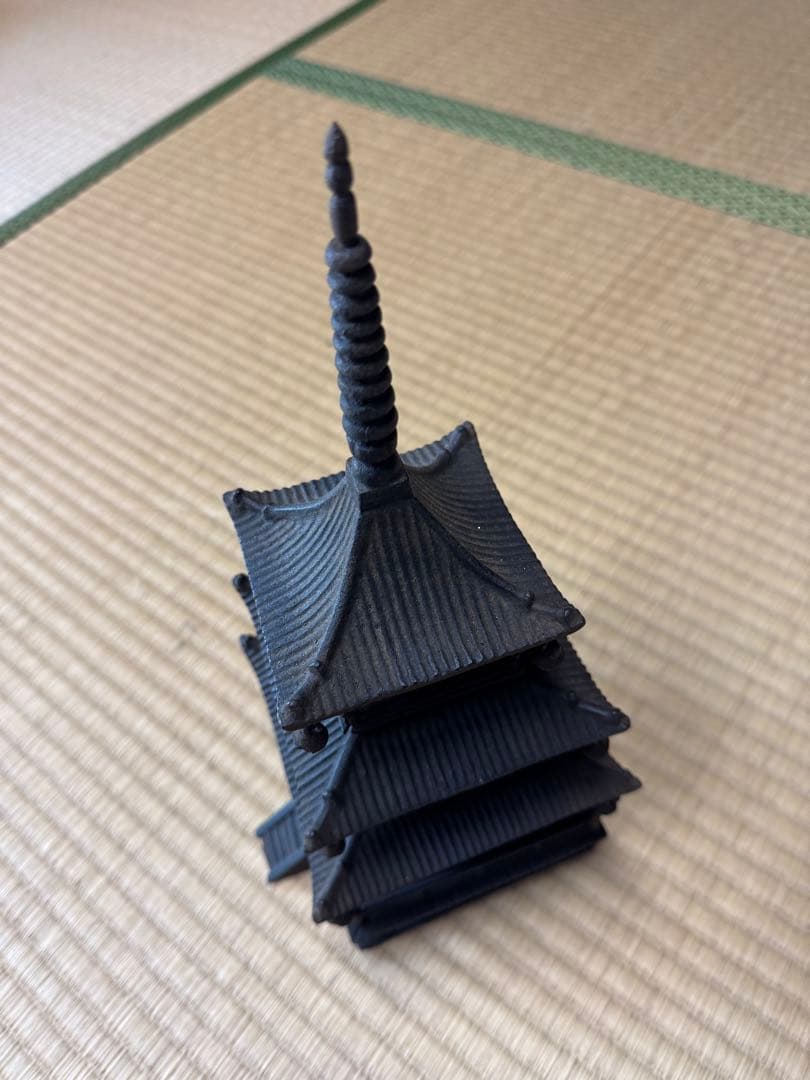 五重塔の金属製彫刻 約15cm