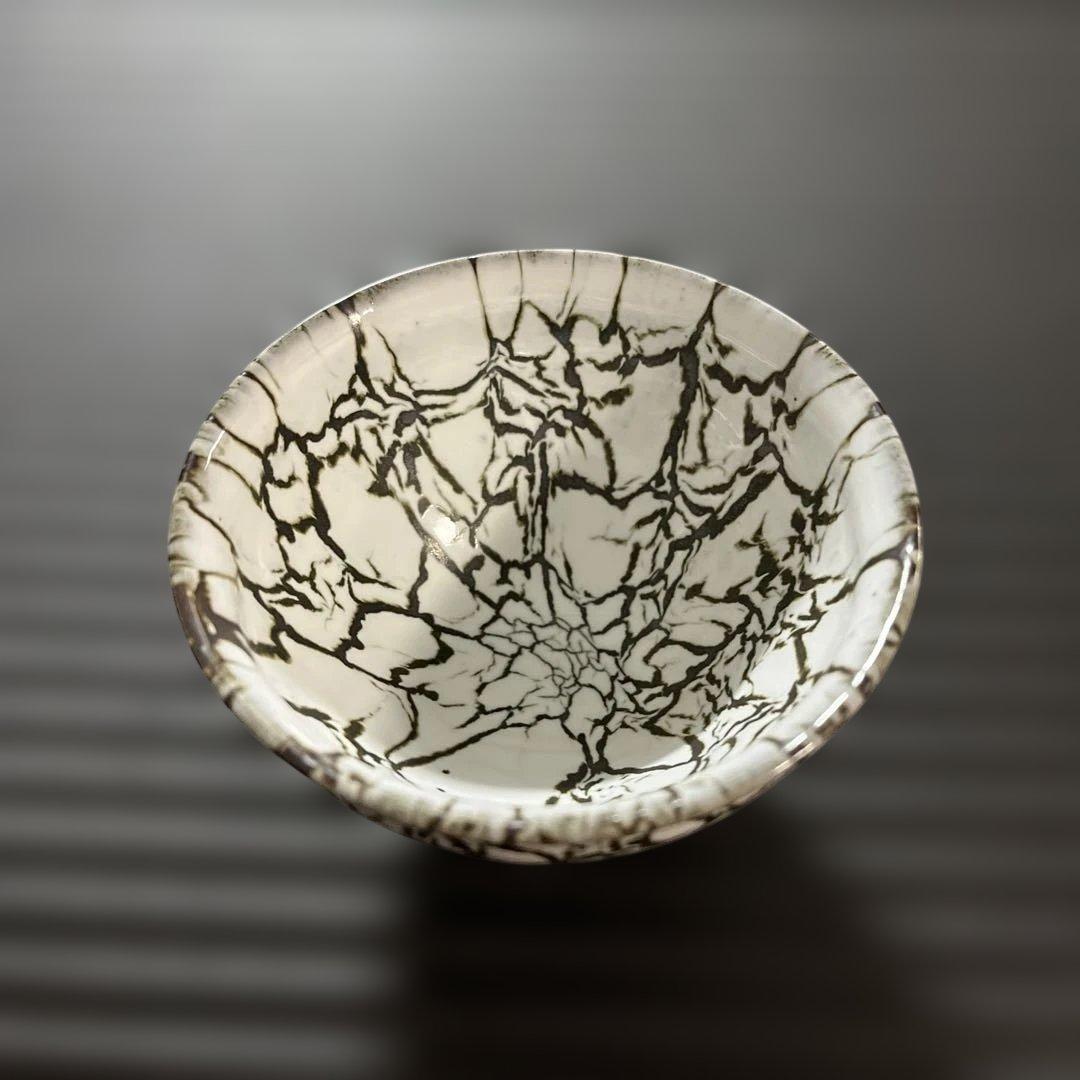 梅花皮技法　ぐい呑み　西郷隆文 白黒ひび割れ模様 陶器　薩摩焼　薩摩焼　蛇蝎技法