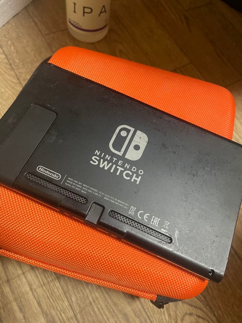 Nintendo Switch本体のみ Joy-Conは付きません。