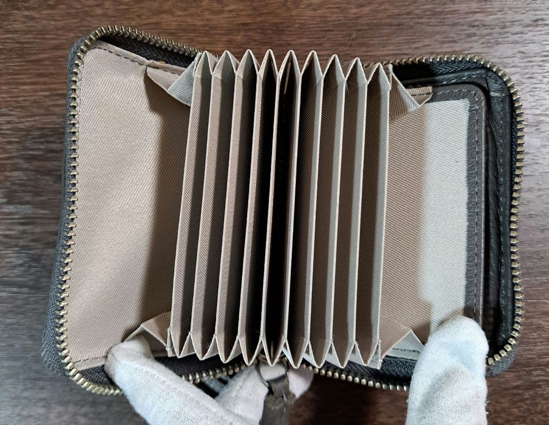 perché 牛革ミニ財布 グレー スタッズ