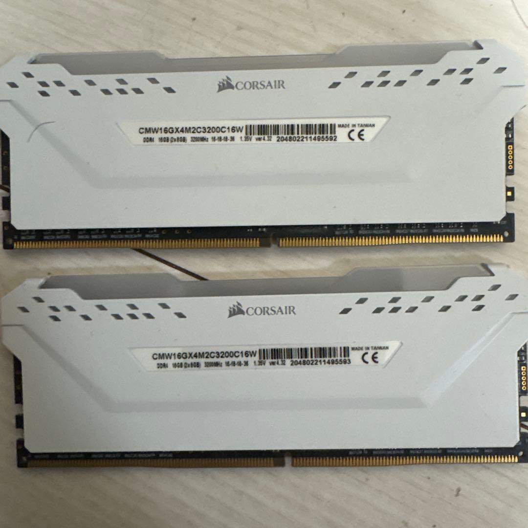CORSAIR RGB PRO 8G×2 DDR4 3200MHz