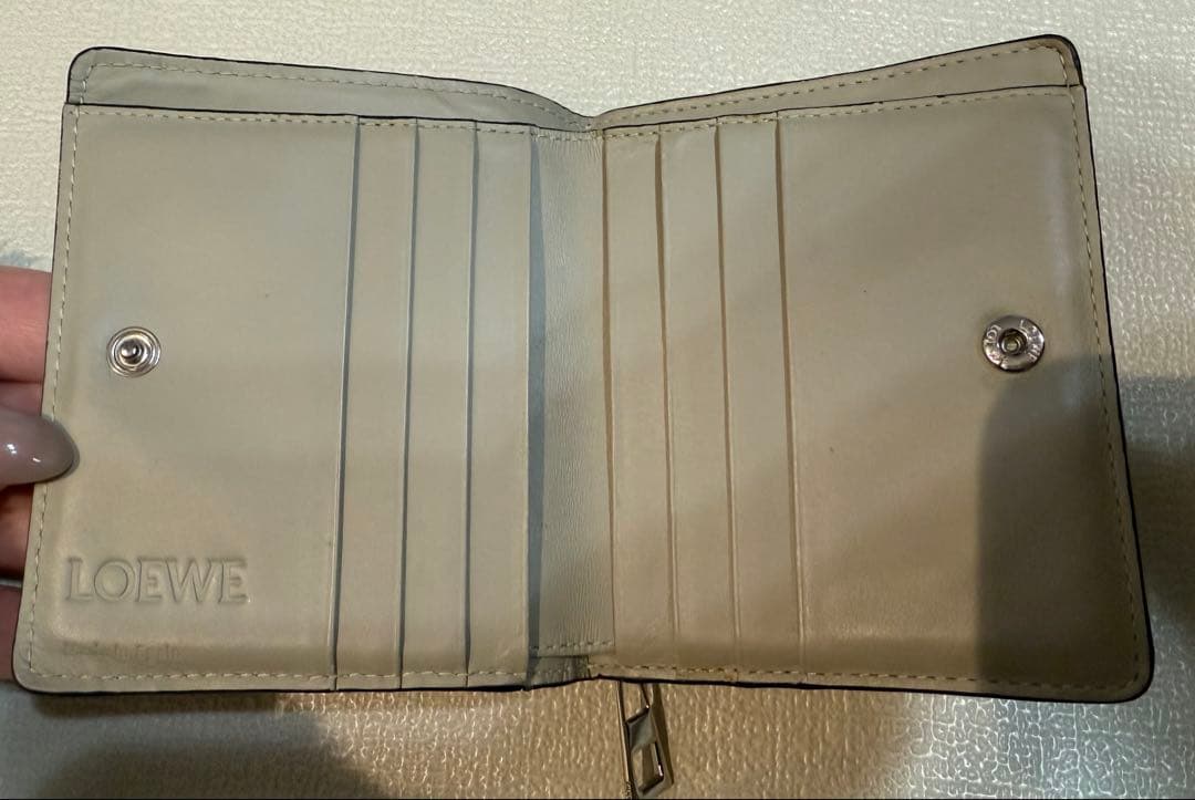 【週末最終値下げ】LOEWE ロエベ コンパクトウォレット ベージュ 正規品