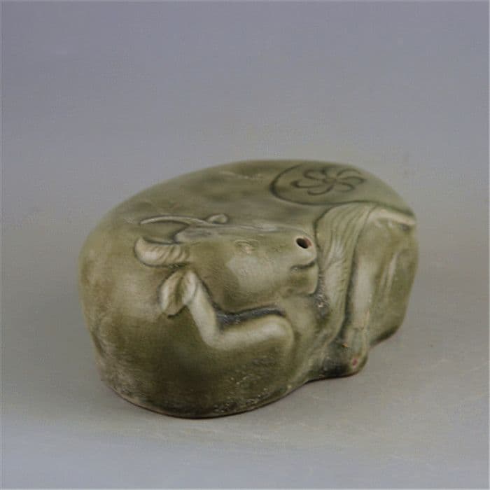 宋代耀州窯彫花青釉牛枕 磁器枕 景徳鎮 陶磁器 装飾品 現代工芸品美術品 置物