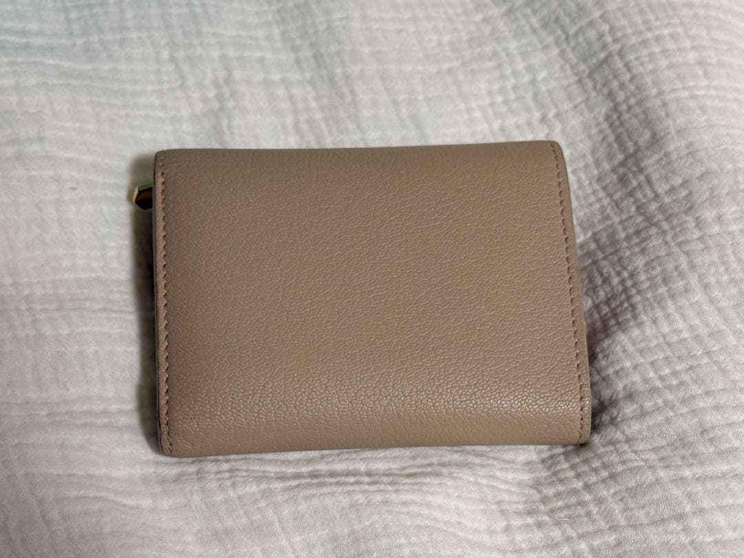 ティファニー ベージュ レザー 三つ折り財布 Tロゴ付き
