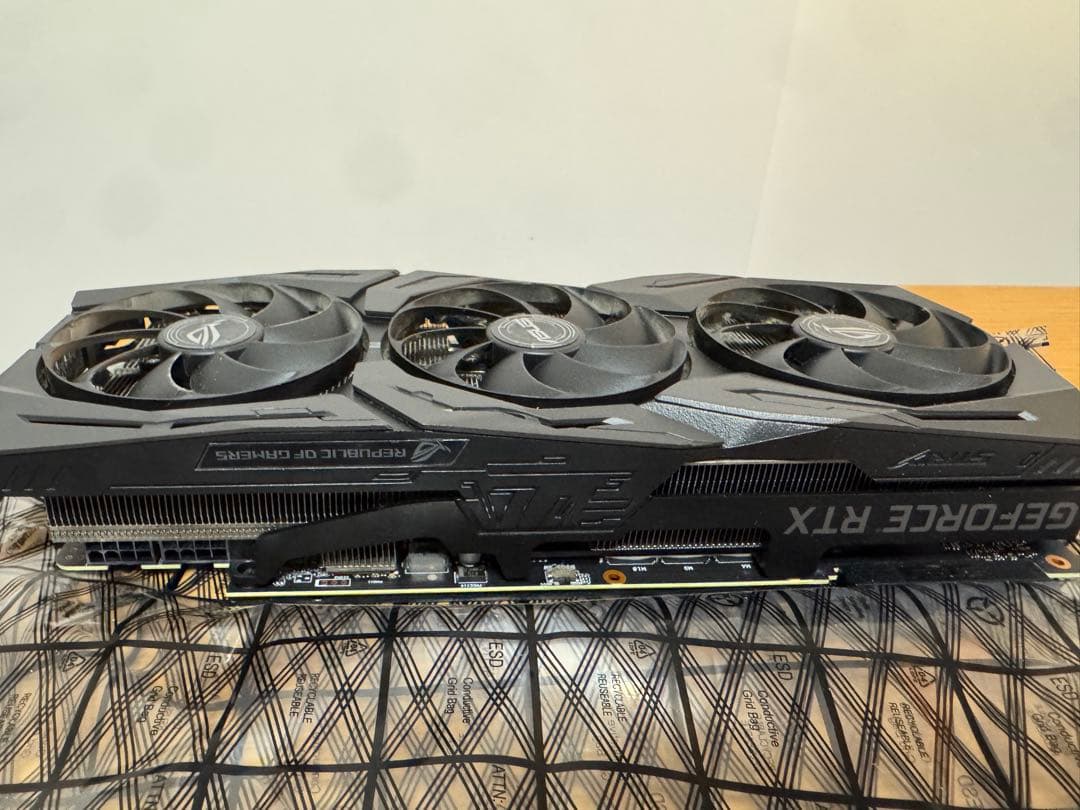 グラフィックボード・グラボ・ビデオカード ASUS ROG-STRIX-RTX2080S-A8G-GAMING