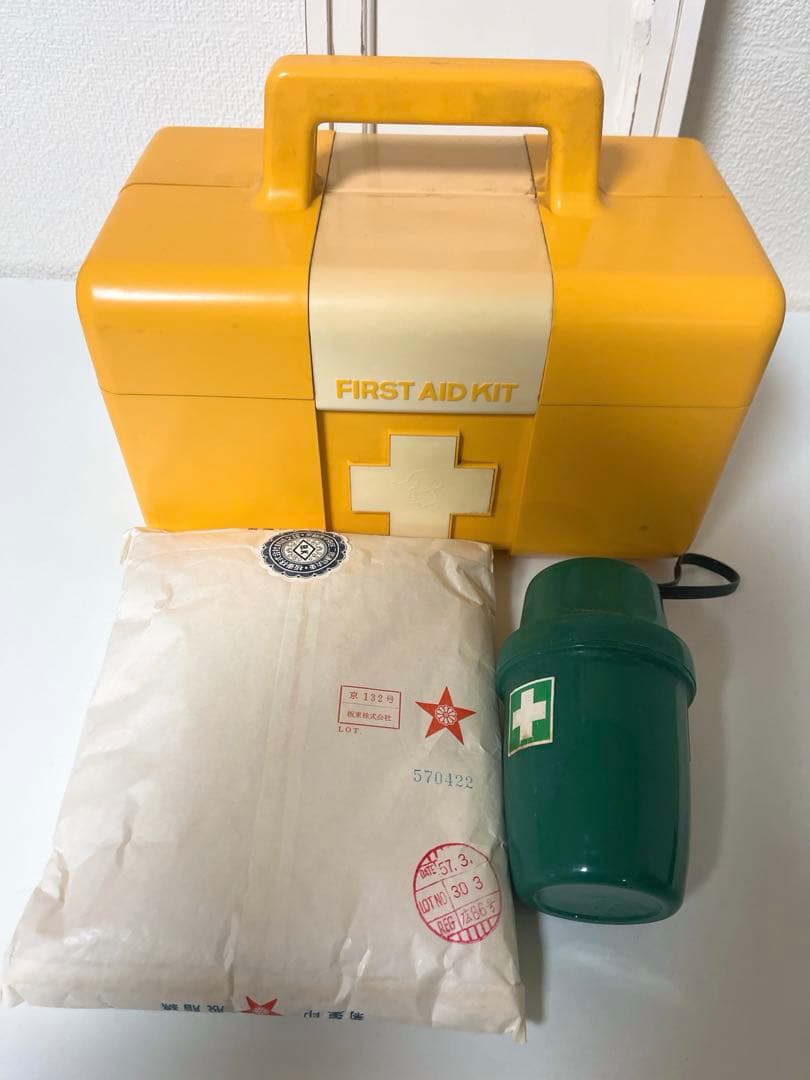 昭和レトロ　救急箱　FIRST AID KIT 激レア