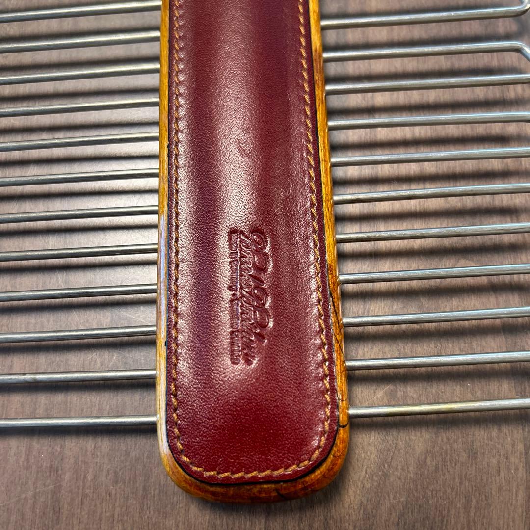 日本未発売！美品！ブルックスブラザーズ　レザーxウッド　ネクタイハンガー①