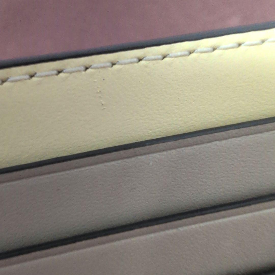 【美品】トリーバーチ 二つ折り財布 モノグラム エンボス ベージュ