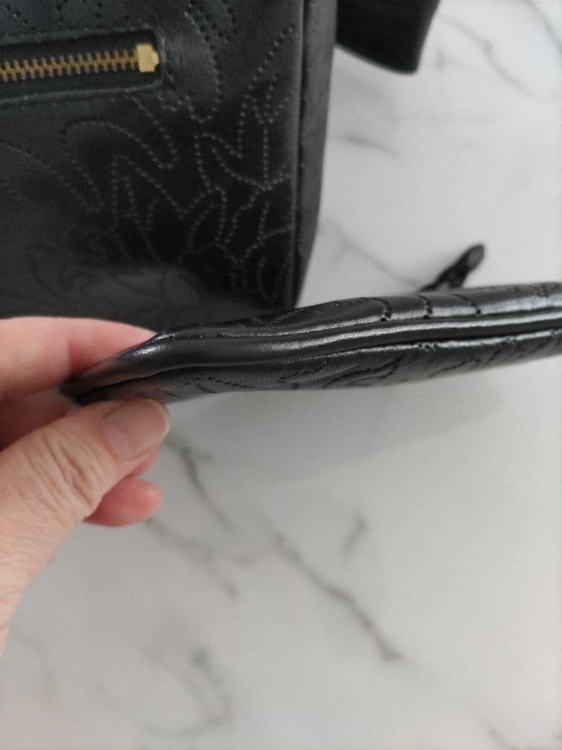 nanaobag★パンチングレザーボディバッグとポーチ