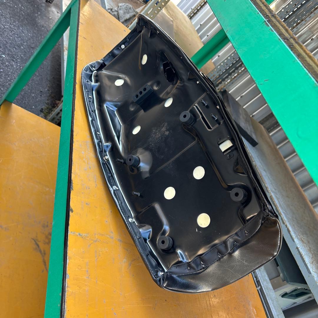 CB400F シート　タックロール　社外