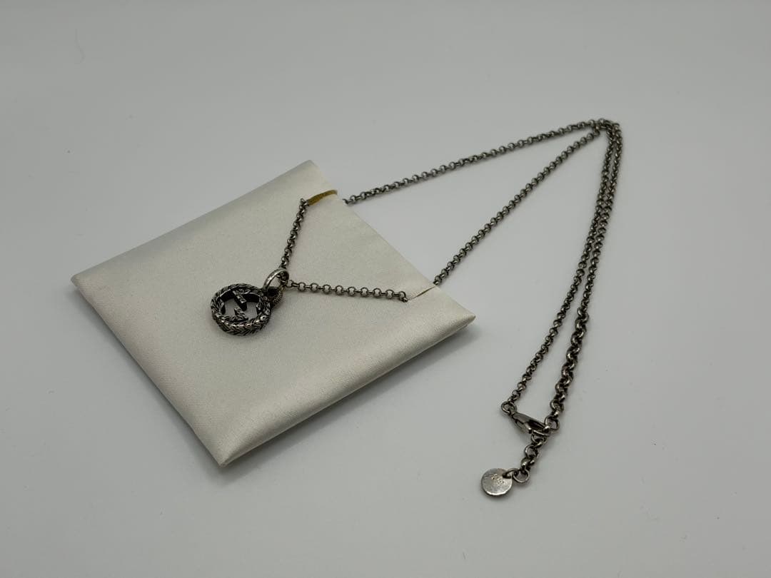 お*ジ様 GUCCI ロゴペンダント ネックレス　シルバー925