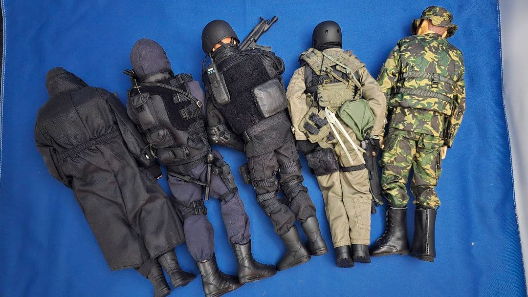 ドラゴン他 SWAT&ミリタリーフィギュア 5体セット スタンド 2個付き