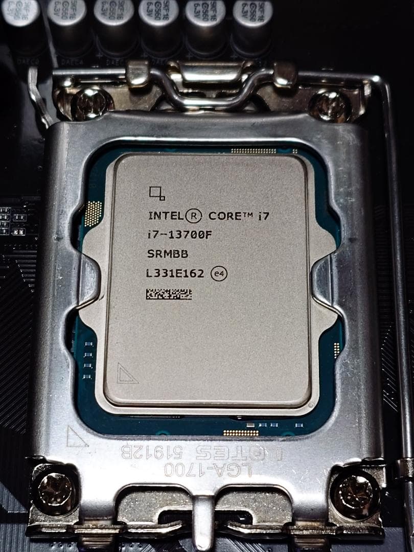 Intel Core i7-13700F CPU 【動作確認済】