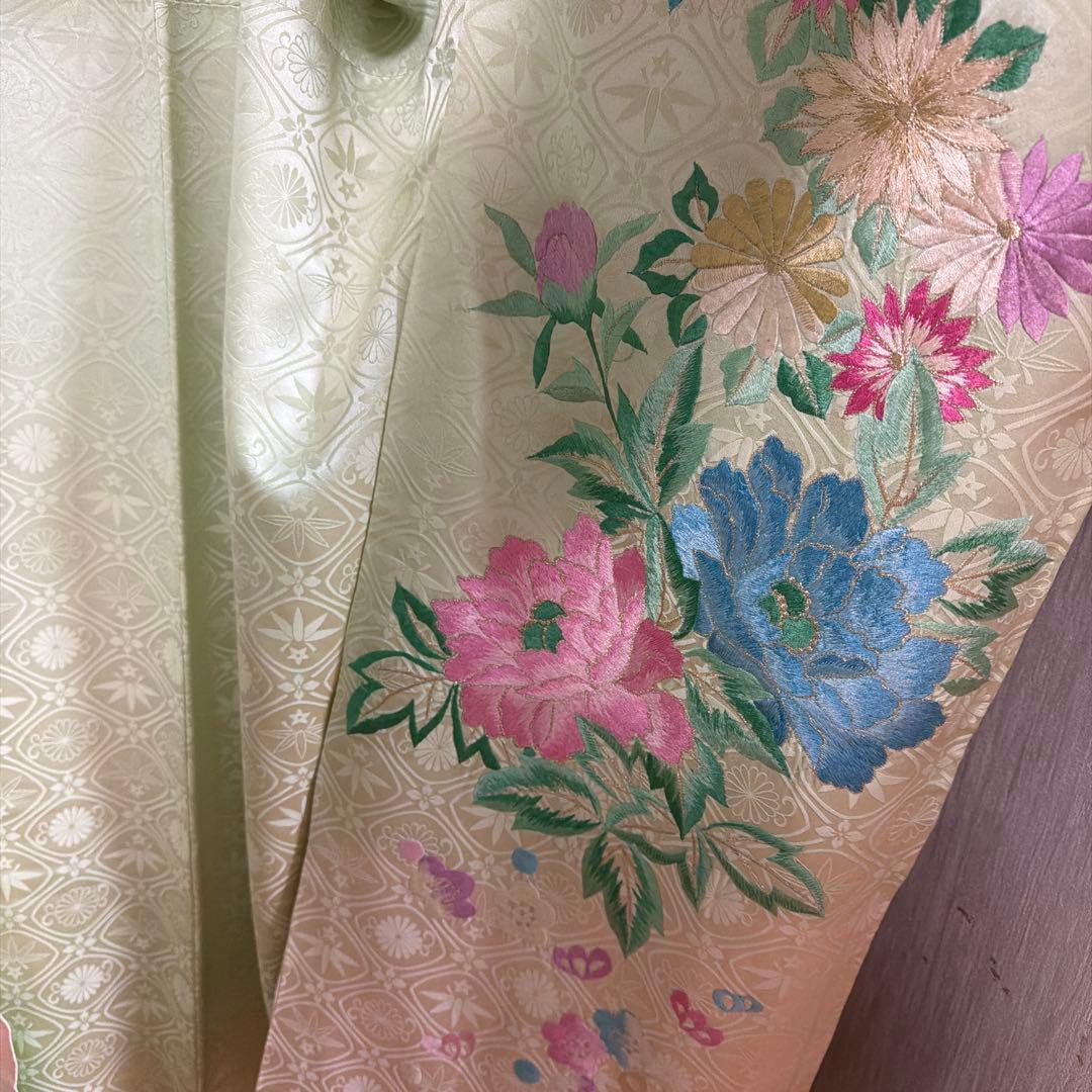 アンティーク薄緑色 孔雀と花の豪華刺繍振袖