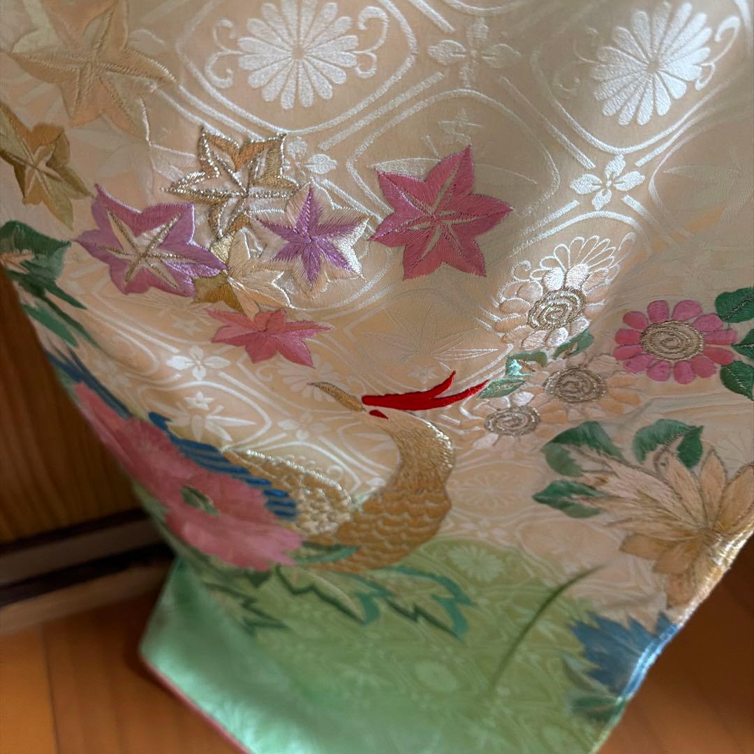 アンティーク薄緑色 孔雀と花の豪華刺繍振袖
