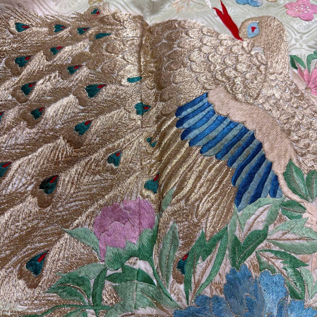 アンティーク薄緑色 孔雀と花の豪華刺繍振袖