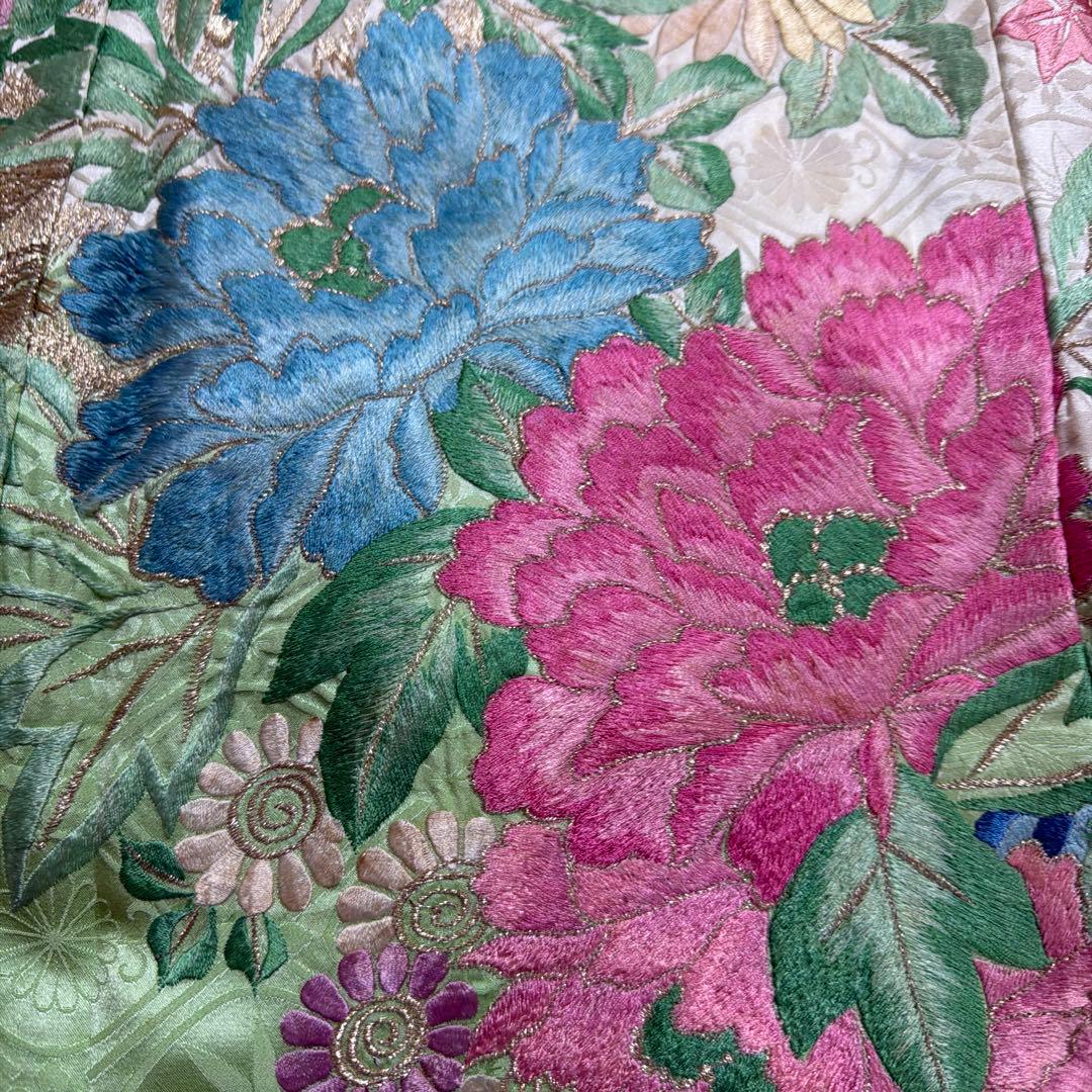 アンティーク薄緑色 孔雀と花の豪華刺繍振袖