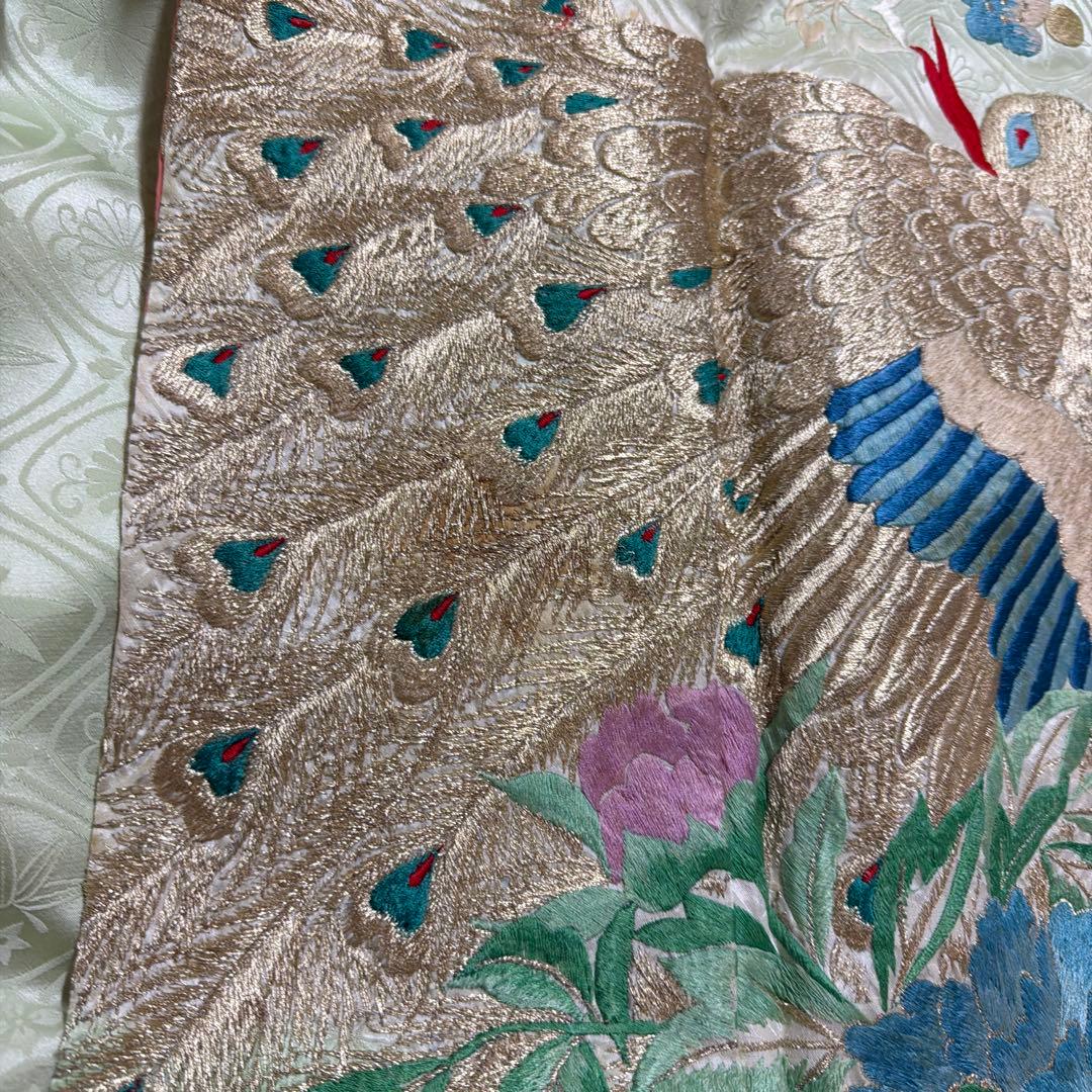 アンティーク薄緑色 孔雀と花の豪華刺繍振袖